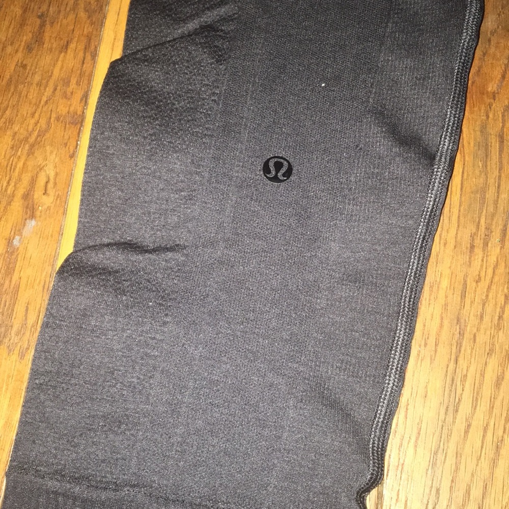 grey lulu lemon leggings!